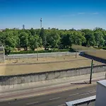 Newly Renovated Apartment In Ideal Location